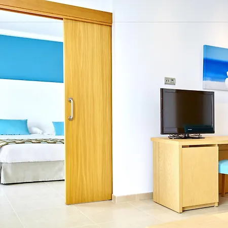 Hotel Universal Marques 4*