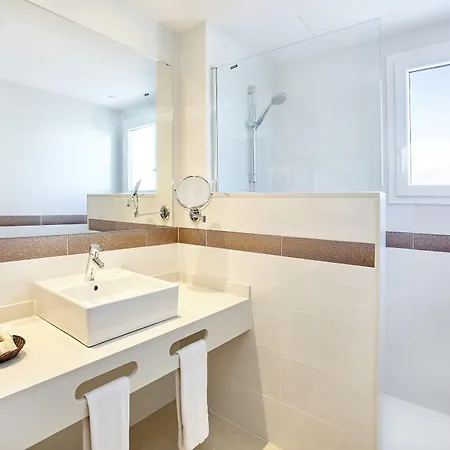 Hotel Universal Marques 4*