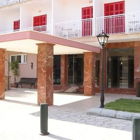 Universal Marques 4*