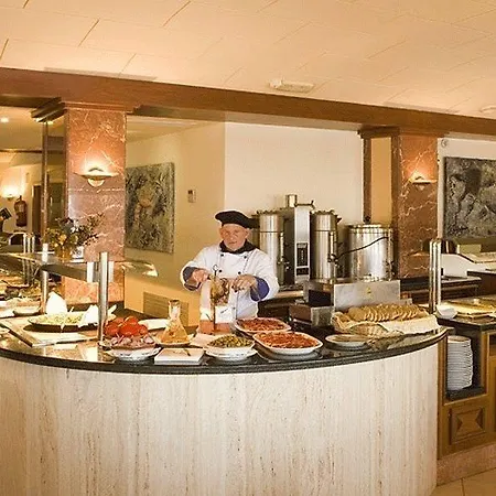 Universal Marques Szálloda 4*